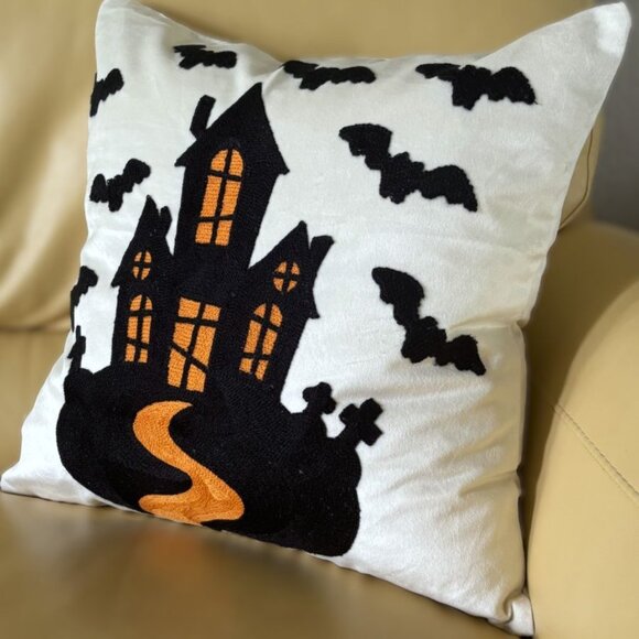 18x18 Embroidered Halloween Haunted House Graveyard Flying Bats Pillow Cover New - Picture 2 of 4